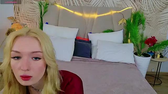 Rose_Kelly_ from StripChat is Freechat