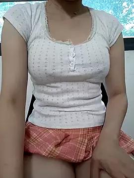 RoseBabyCute from StripChat is Freechat