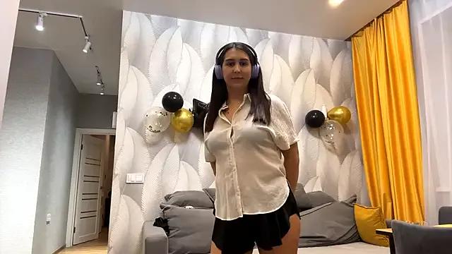 RoseRossi from StripChat is Freechat