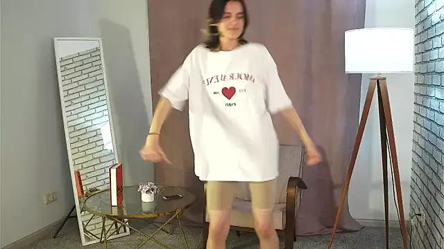 RowenaEyre from StripChat is Freechat