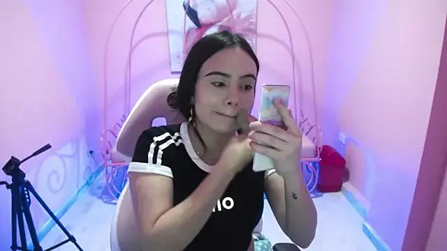 roxana_smile from StripChat is Freechat