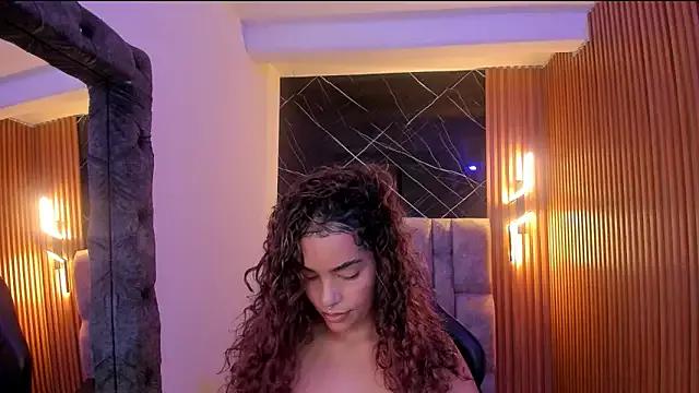 roxanne_dl from StripChat is Freechat