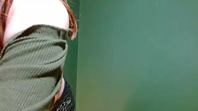 Roxiehood from StripChat is Freechat