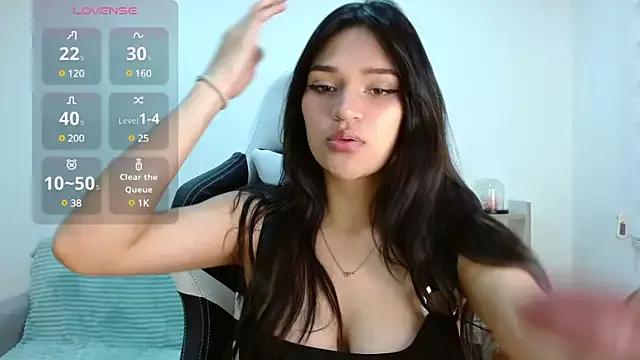 Roxxi_2110 webcams show profile image 