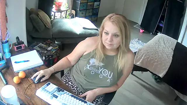 RubyGissing from StripChat is Freechat