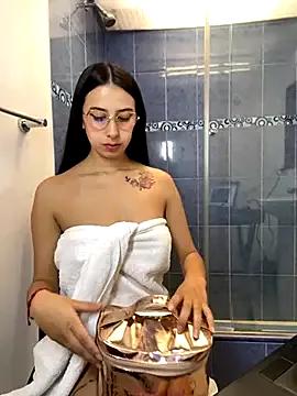 Sabrina_euphoria from StripChat is Freechat