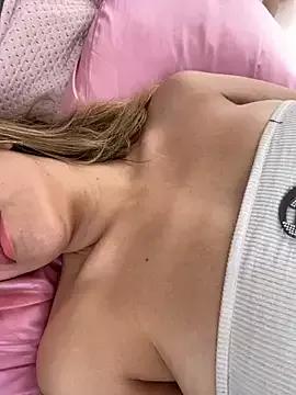 sabrina_rosee from StripChat is Freechat
