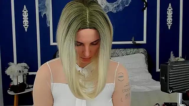 SabrinaRayX from StripChat is Freechat