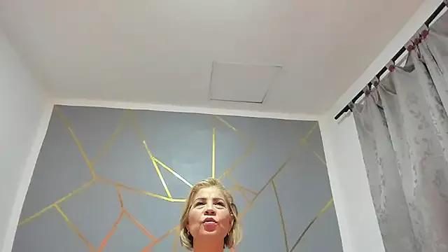 SamanthaaJoness from StripChat is Freechat