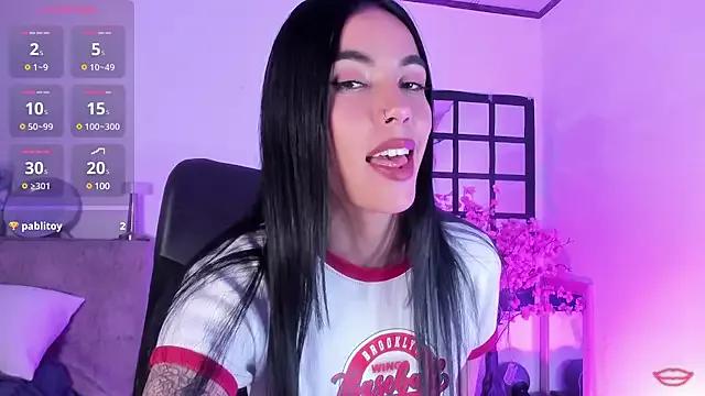 samy_lewis from StripChat is Freechat