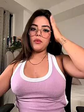 Sara-Evans from StripChat is Freechat