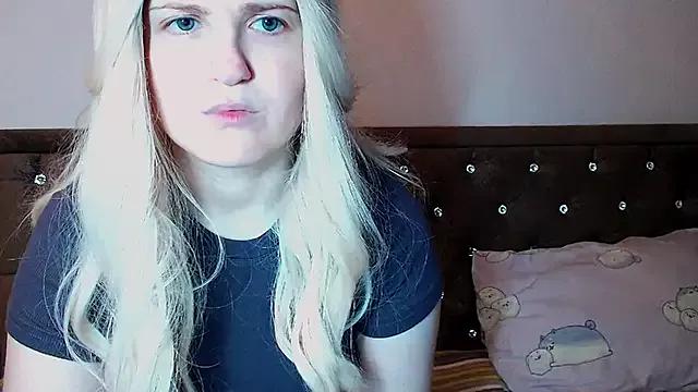 Sara4uu from StripChat is Freechat