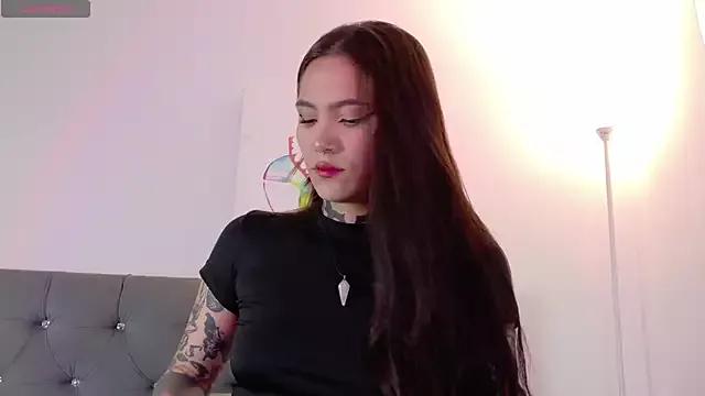 sara_queen10 from StripChat is Freechat