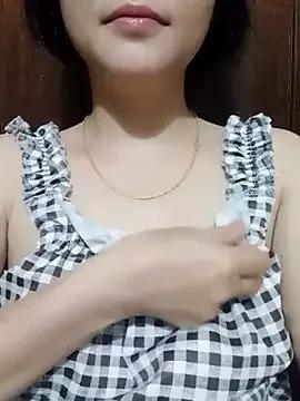Sara_xo2xx from StripChat is Freechat