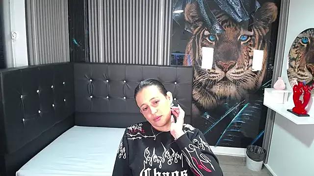 Saraa1__ from StripChat is Freechat