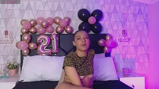 SaraaTylor from StripChat is Freechat
