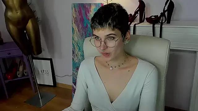 sarah_perfect from StripChat is Freechat