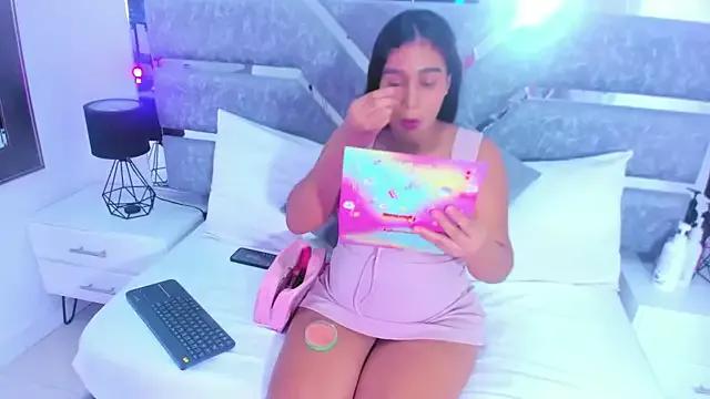 sarah_pregnant_ from StripChat is Freechat