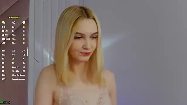 SaraHearts from StripChat is Freechat