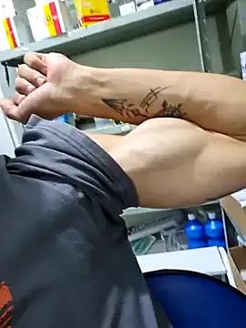 Saraiva2002 from StripChat is Freechat