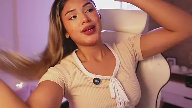 Entertain your itch for girls livestreamers with our collection of stunning models, skilled in the art of temptation and delight.