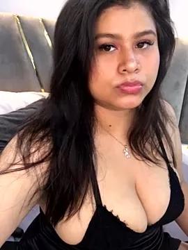 Sarasquirt31 on StripChat 