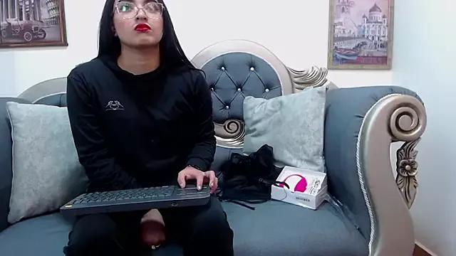 SaraTrump from StripChat is Freechat