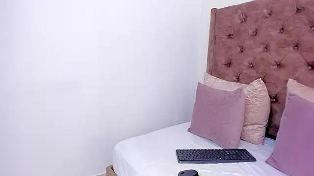 scarlett_buunny from StripChat is Freechat
