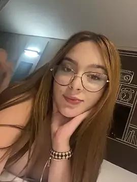 scarlett_roousse from StripChat is Freechat