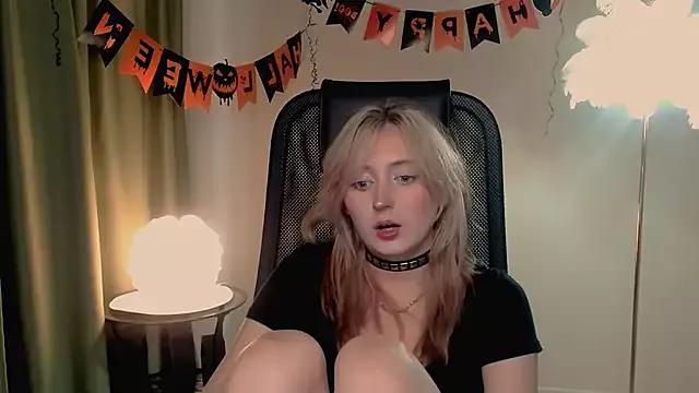 Entertain your itch for girls livestreamers with our collection of stunning models, skilled in the art of temptation and delight.