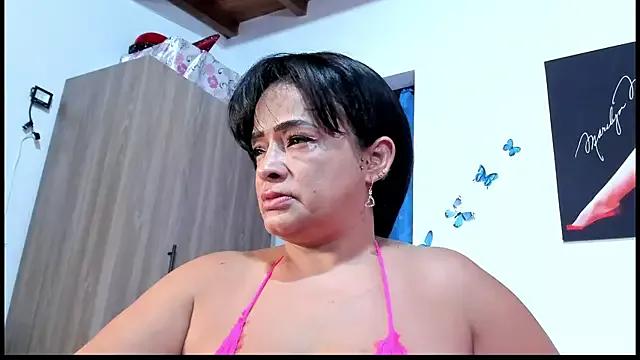 seleneh from StripChat is Freechat