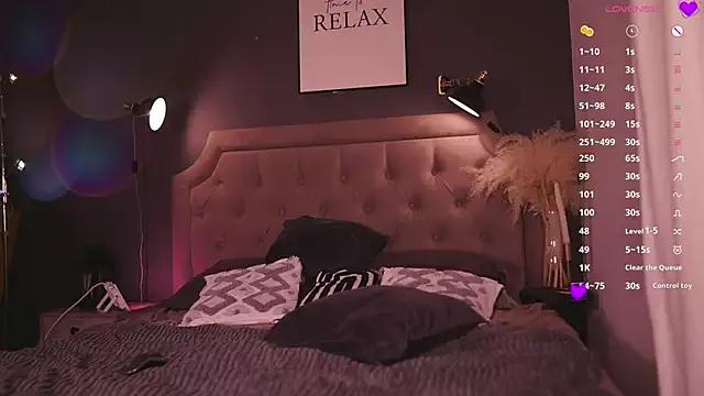 Entertain your itch for girls livestreamers with our collection of stunning models, skilled in the art of temptation and delight.