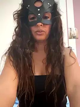 SelinaGatita from StripChat is Freechat