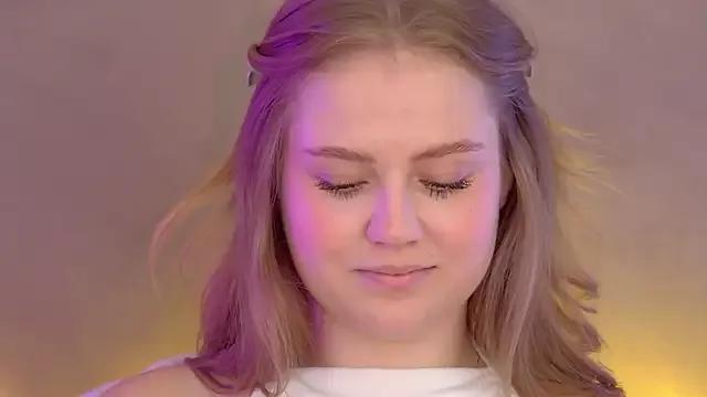 SelinSwarovski from StripChat is Freechat