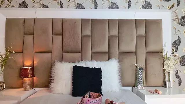 Entertain your itch for girls livestreamers with our collection of stunning models, skilled in the art of temptation and delight.