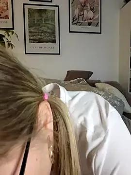 Sexybiene969 from StripChat is Freechat
