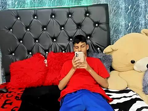 sexyboys_cutex18 from StripChat is Freechat