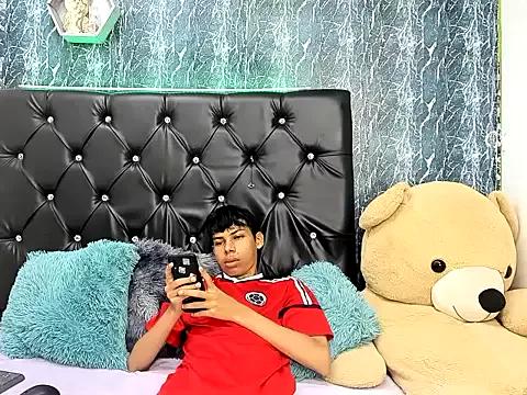 sexyboys_cutex18 from StripChat is Freechat