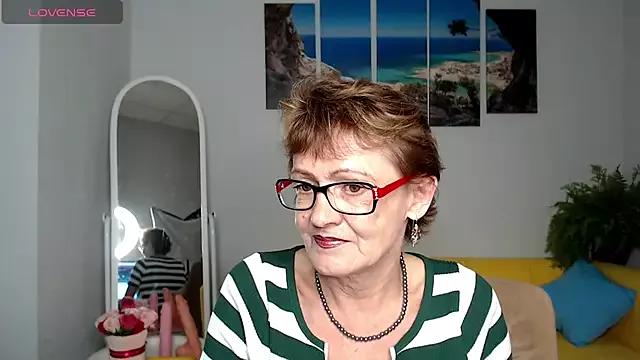SexyGrandma_ from StripChat is Freechat
