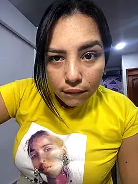Sexymoom32 from StripChat is Freechat