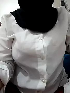 sexyturbanli from StripChat is Freechat