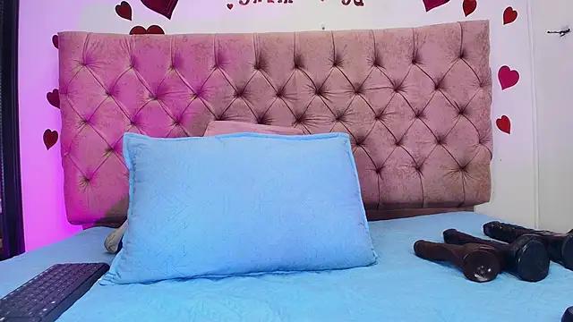 Entertain your itch for girls livestreamers with our collection of stunning models, skilled in the art of temptation and delight.