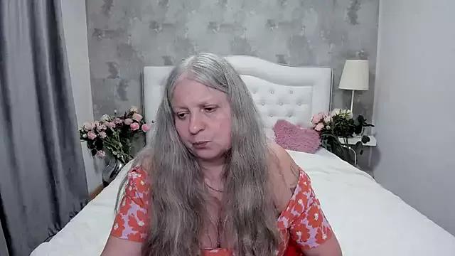 silver_moon_light from StripChat is Freechat