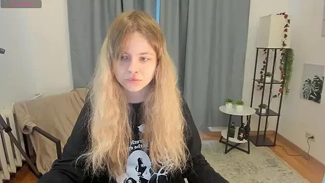 SilverWillow from StripChat is Freechat
