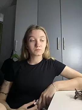 SilverxKitty from StripChat is Freechat