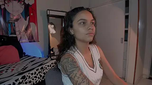 Skylovershot from StripChat is Freechat