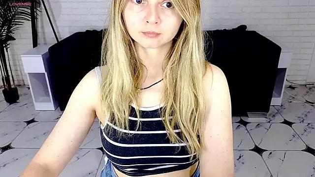 Entertain your itch for girls livestreamers with our collection of stunning models, skilled in the art of temptation and delight.