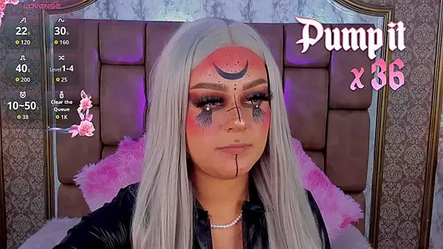 Entertain your itch for girls livestreamers with our collection of stunning models, skilled in the art of temptation and delight.