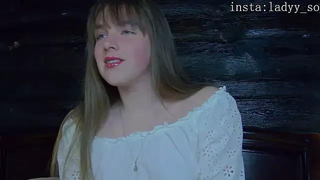 Sofia_Hugs from StripChat is Freechat