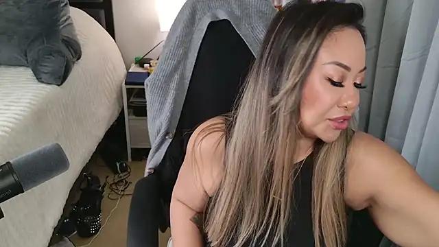 Entertain your itch for girls livestreamers with our collection of stunning models, skilled in the art of temptation and delight.